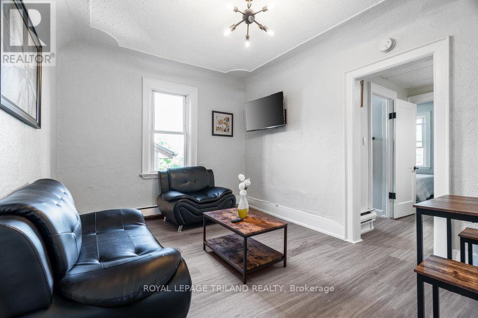 8 - 425 Mckenzie Avenue, London South, Ontario  N6C 1V5 - Photo 1 - X12183030