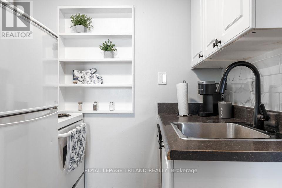8 - 425 Mckenzie Avenue, London South, Ontario  N6C 1V5 - Photo 6 - X12183030