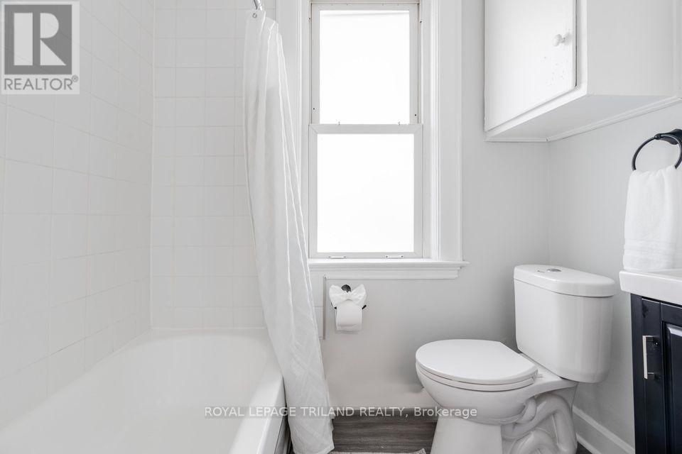 8 - 425 Mckenzie Avenue, London South, Ontario  N6C 1V5 - Photo 7 - X12183030
