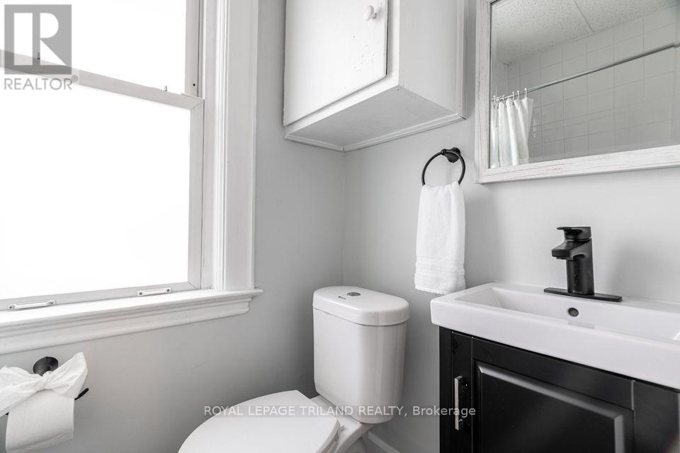 8 - 425 Mckenzie Avenue, London South, Ontario  N6C 1V5 - Photo 8 - X12183030