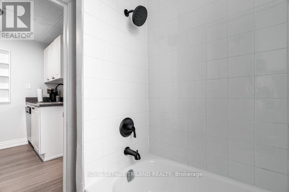 8 - 425 Mckenzie Avenue, London South, Ontario  N6C 1V5 - Photo 9 - X12183030