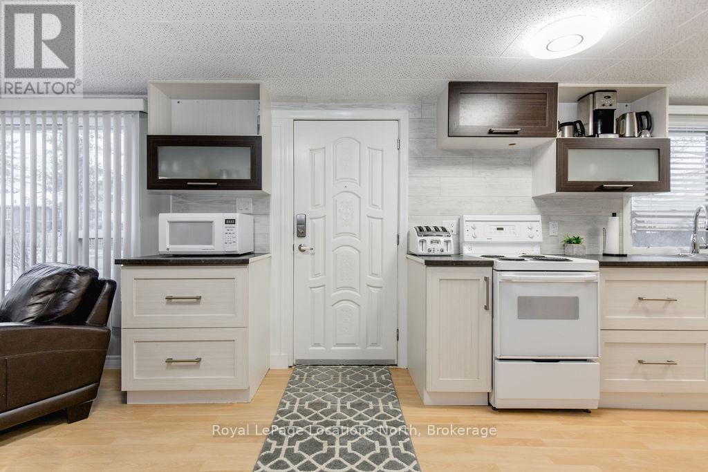 38 Laidlaw Street, Wasaga Beach, Ontario  L9Z 2L2 - Photo 2 - S12183002