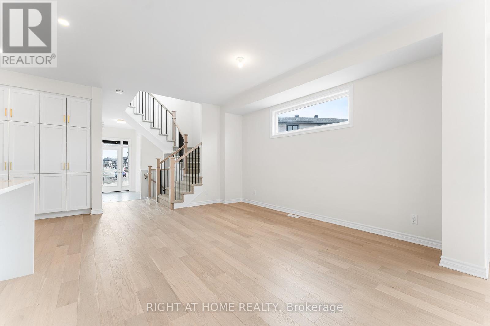 118 Lumen Place, Ottawa, Ontario  K1W 0S9 - Photo 10 - X12068103