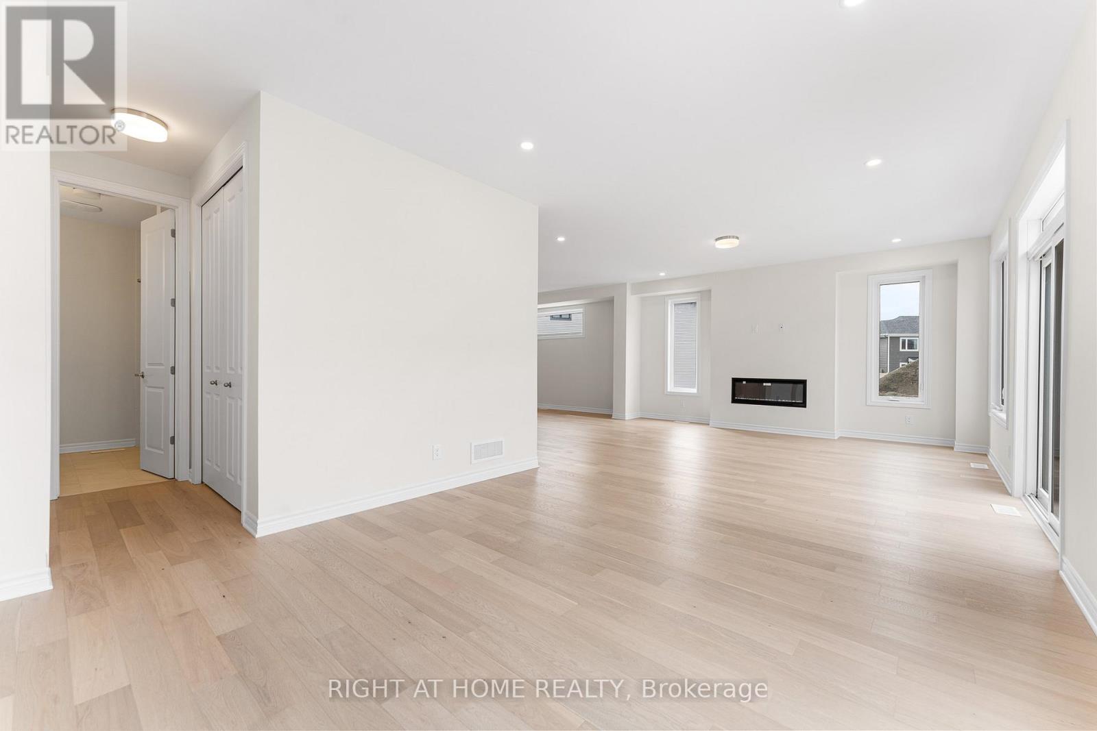 118 Lumen Place, Ottawa, Ontario  K1W 0S9 - Photo 19 - X12068103