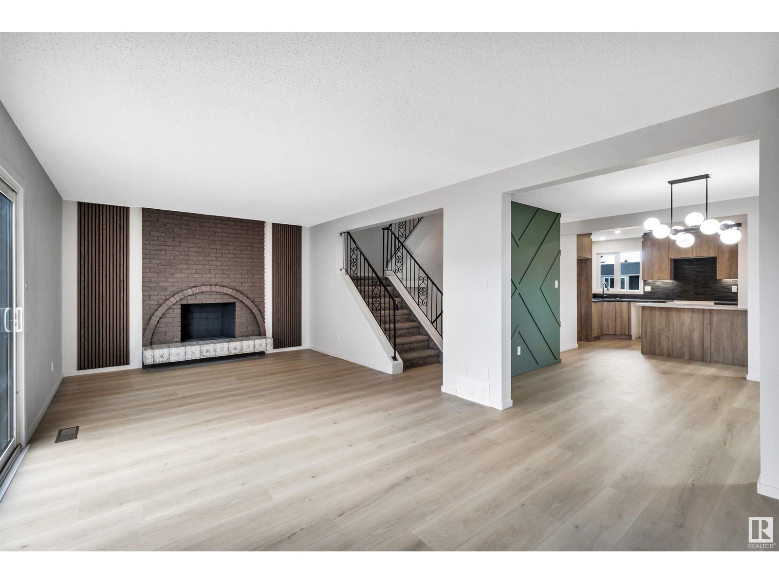 14225 24a St Nw, Edmonton, Alberta  T5Y 1N7 - Photo 1 - E4439272