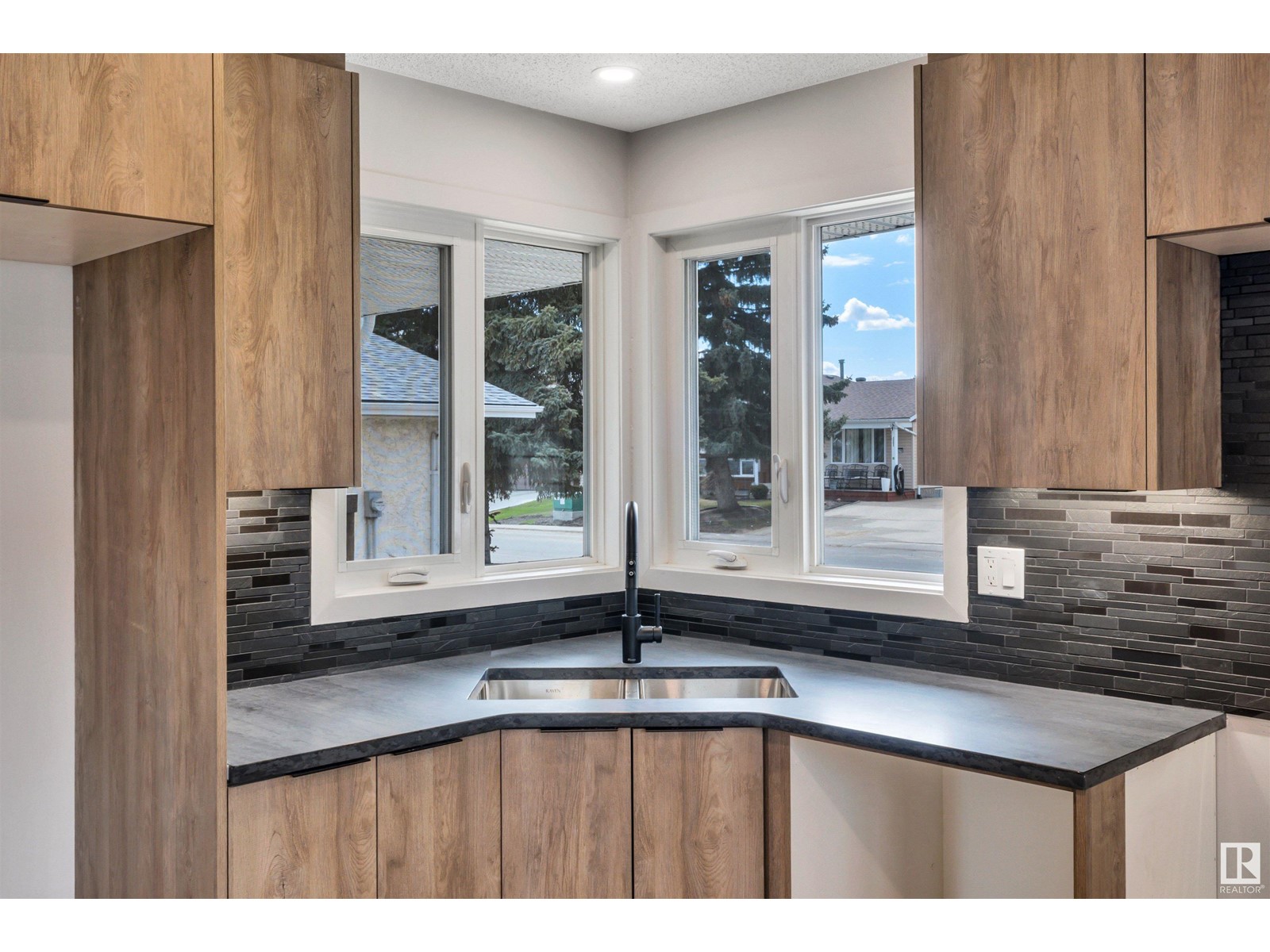 14225 24a St Nw, Edmonton, Alberta  T5Y 1N7 - Photo 17 - E4439272