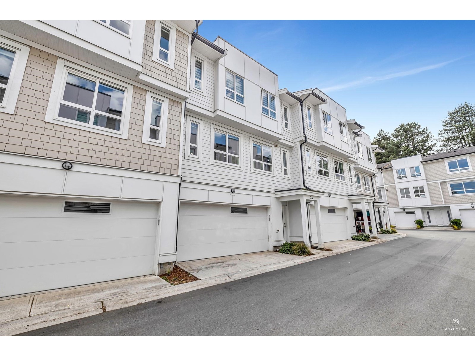 Property at 24 8181 135A STREET image 1