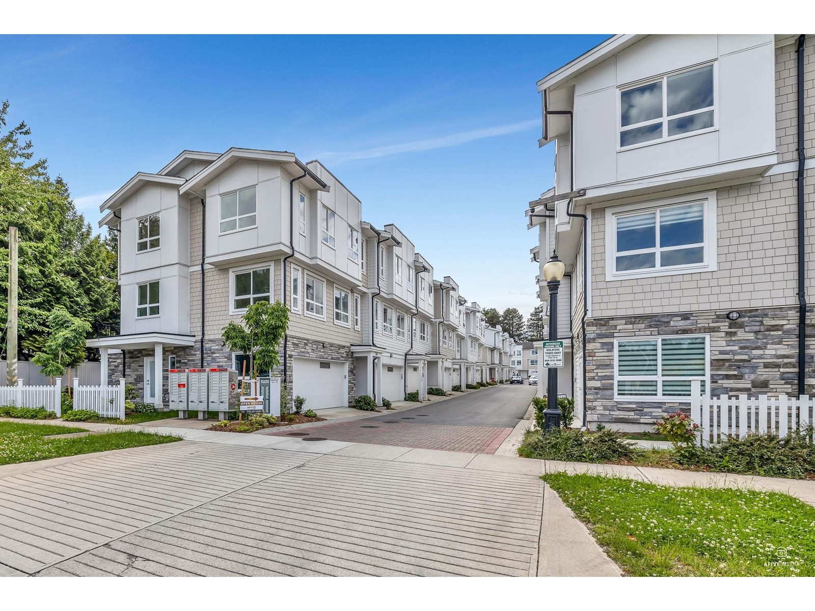 Property at 24 8181 135A STREET image 2