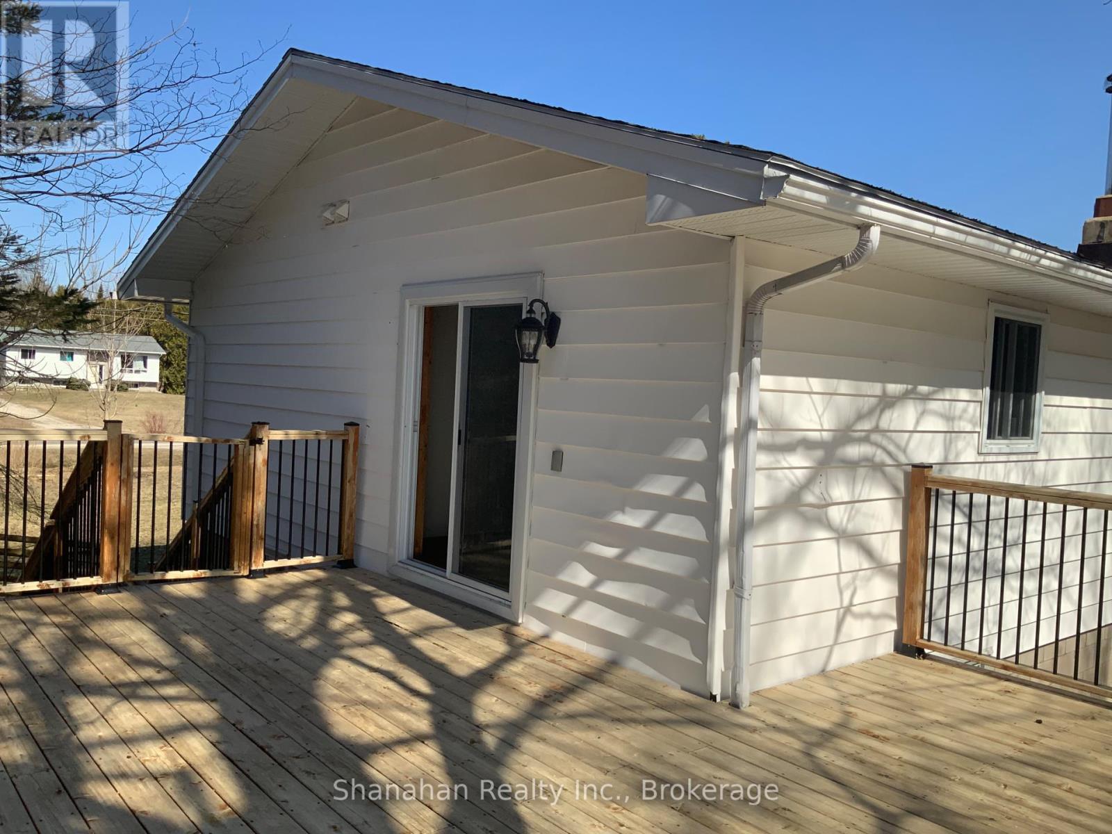 46 Maple Golf Crescent, Northern Bruce Peninsula, Ontario  N0H 2R0 - Photo 6 - X12055599