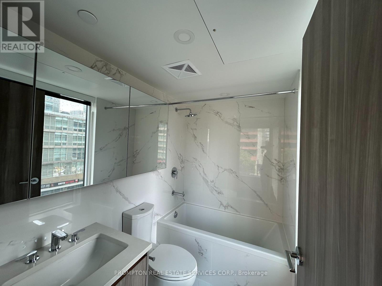 322 - 3 Concord Cityplace Way, Toronto (Waterfront Communities), Ontario  M5V 0X4 - Photo 14 - C12183006