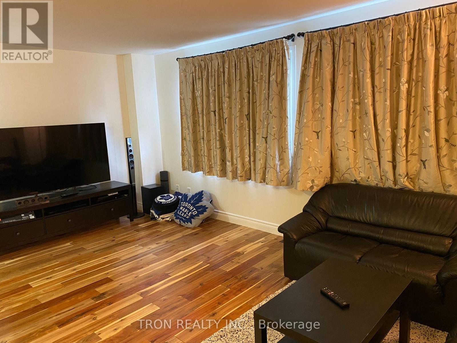 33 Yellow Birch Way, Toronto, Ontario  M2H 2S9 - Photo 3 - C12183024