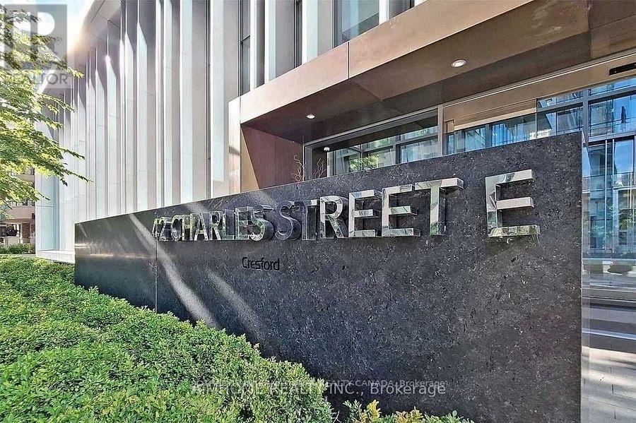 4206 - 42 Charles Street E, Toronto, Ontario  M4Y 1T1 - Photo 2 - C12183044