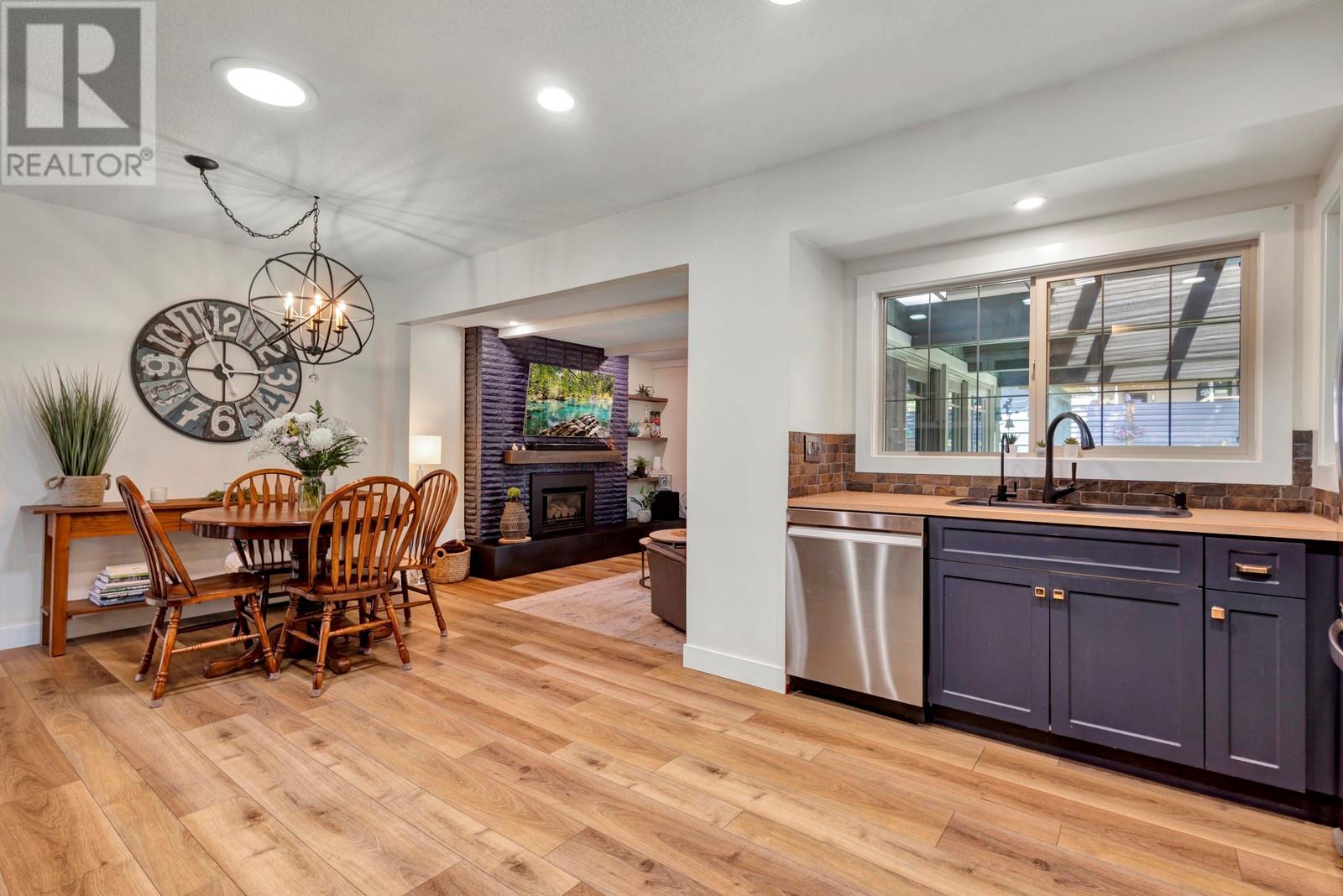 Property at 1123 Pinecrest Lane image 2