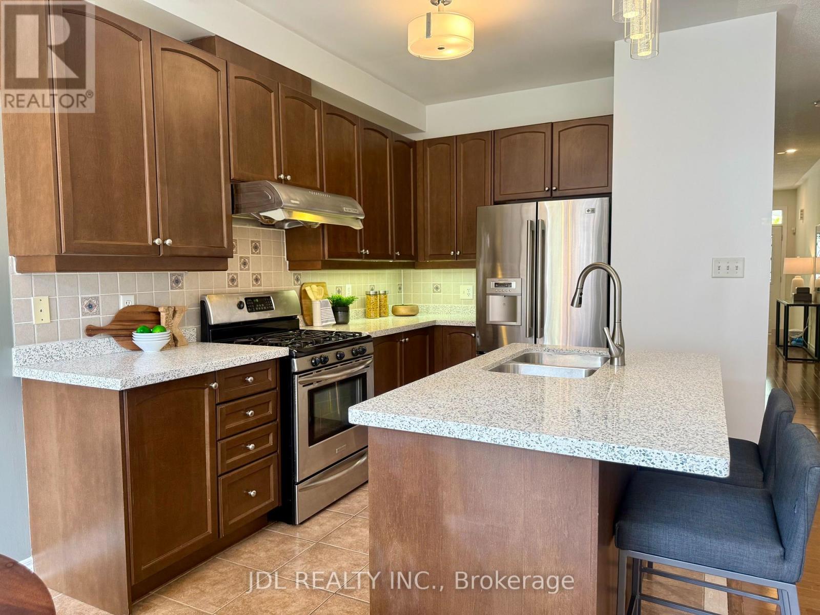 64 Pillar Rock Crescent, Markham, Ontario  L6C 3H4 - Photo 6 - N12182977