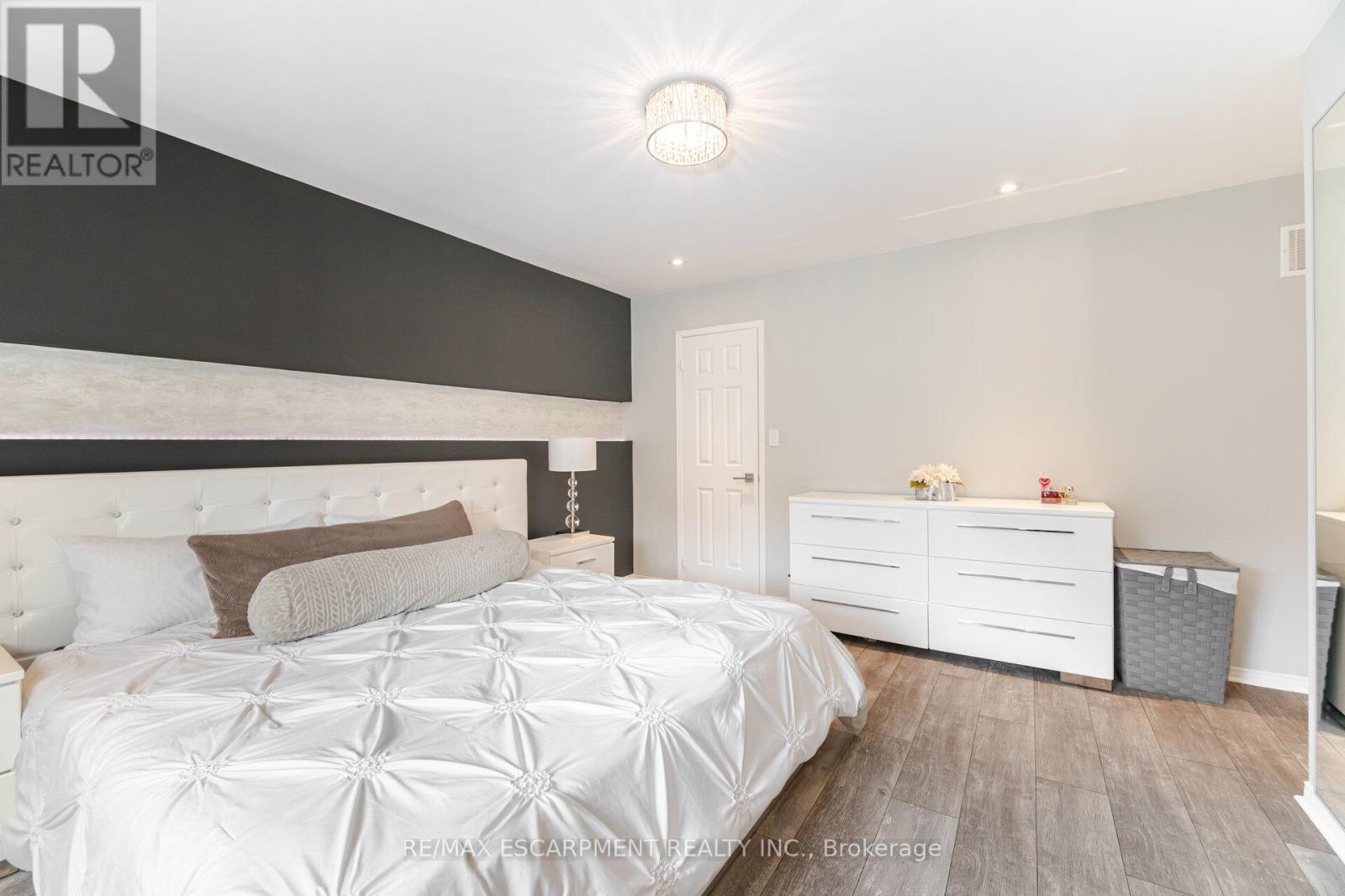 66 Slack Street, Bradford West Gwillimbury (Bradford), Ontario  L3Z 0S5 - Photo 24 - N12182979