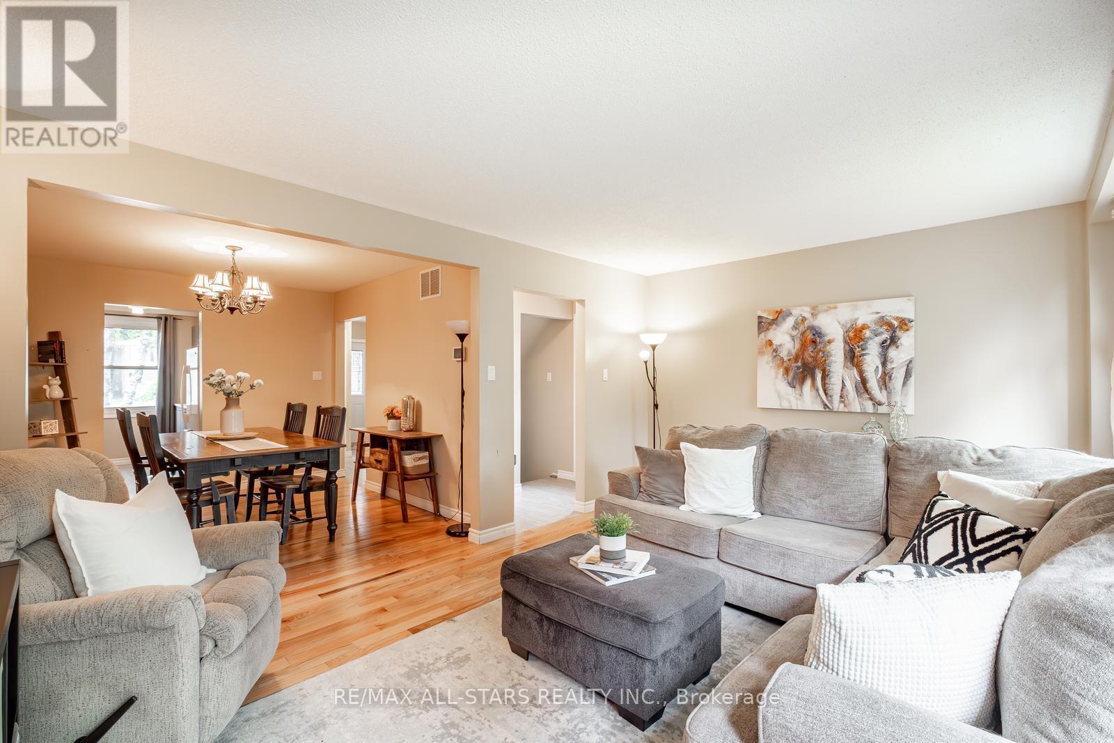 199 Hodgson Drive, Newmarket, Ontario  L3Y 1E3 - Photo 5 - N12182980