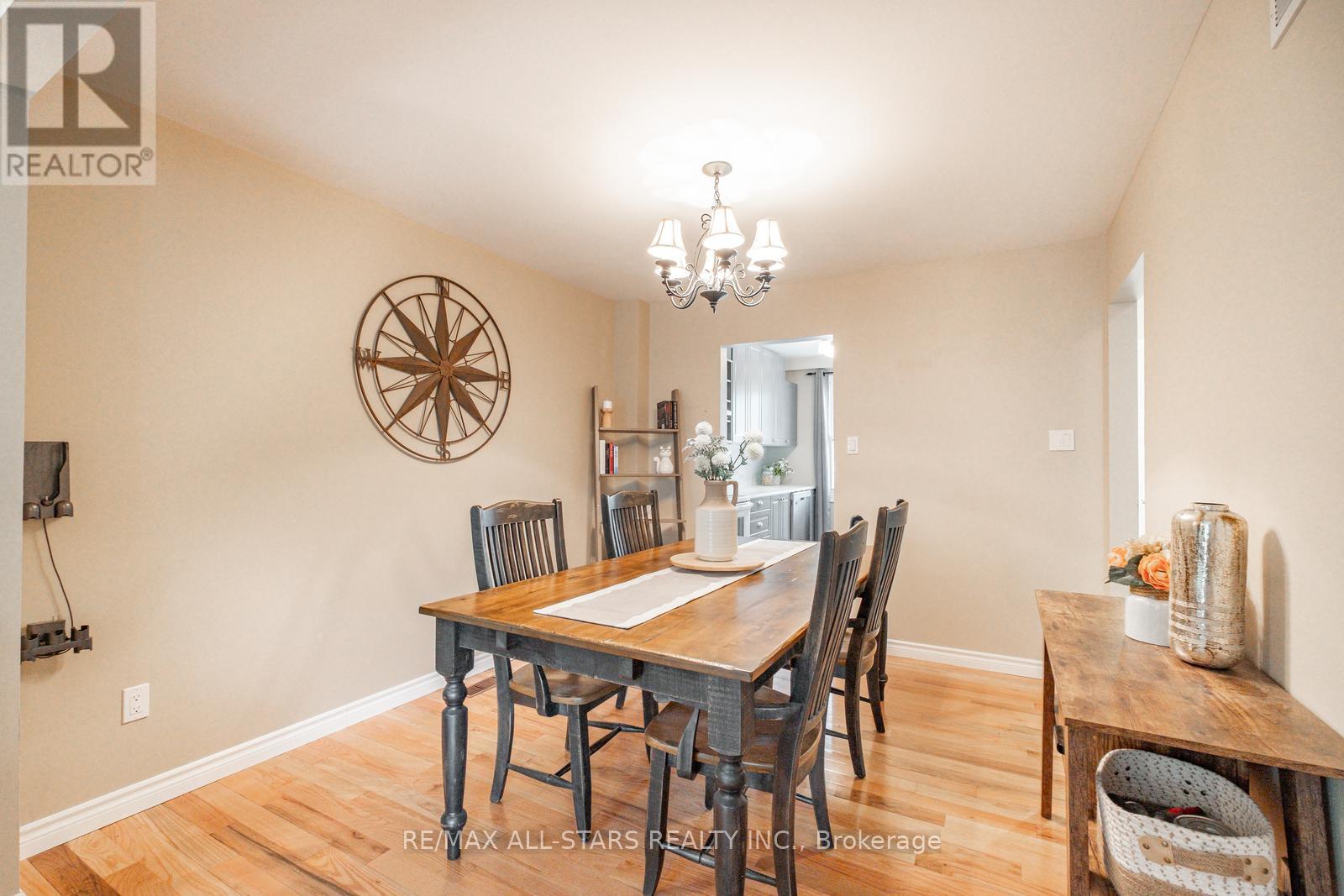 199 Hodgson Drive, Newmarket (Central Newmarket), Ontario  L3Y 1E3 - Photo 6 - N12182980
