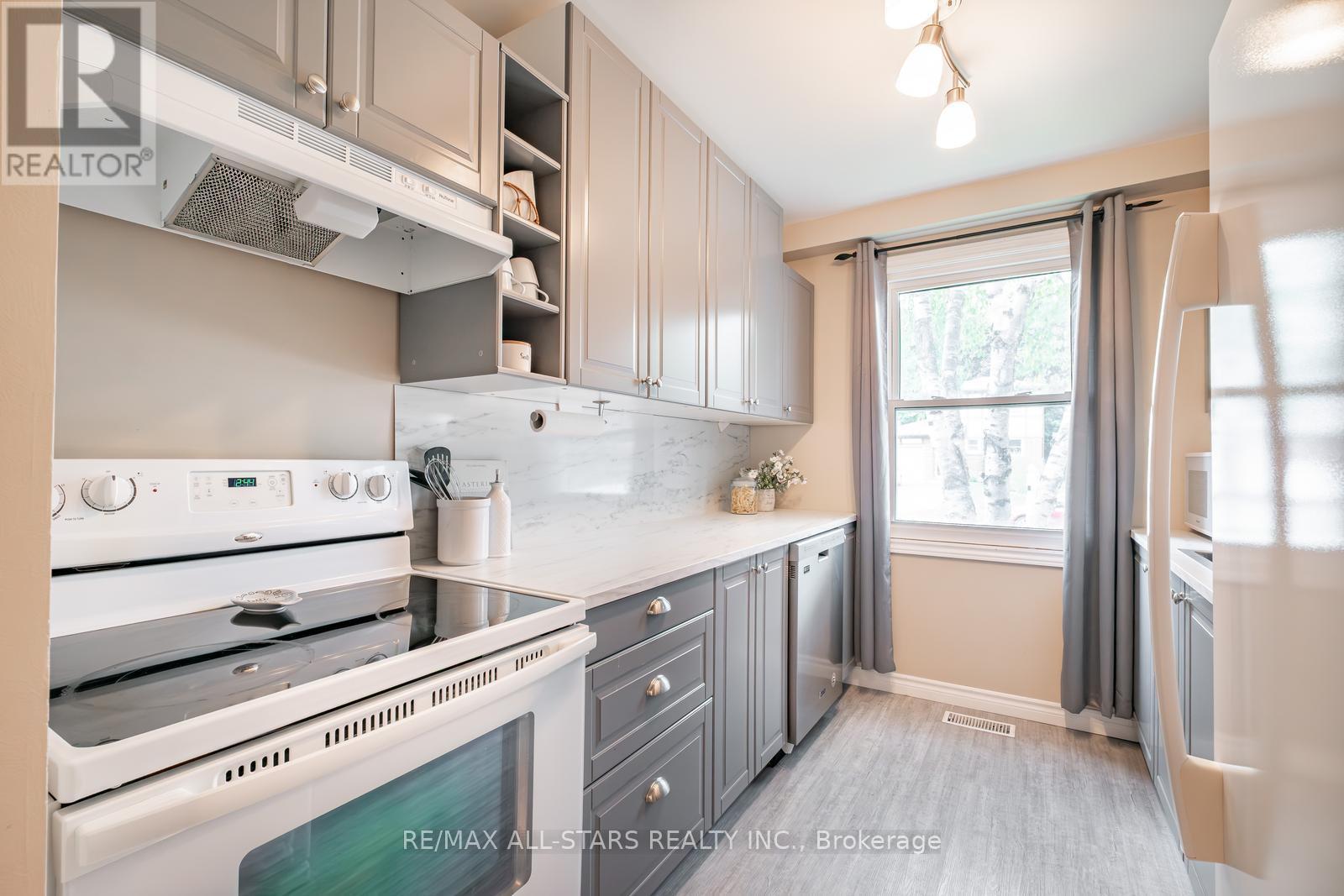 199 Hodgson Drive, Newmarket, Ontario  L3Y 1E3 - Photo 8 - N12182980
