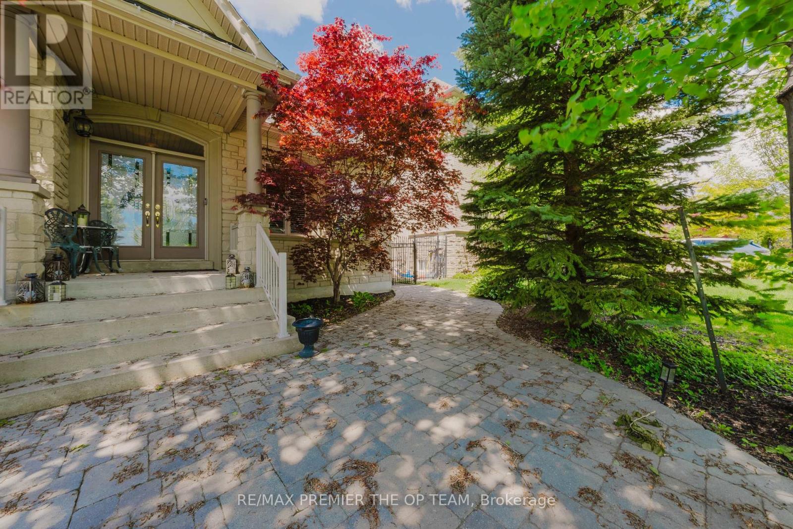 56 Park Ridge Drive, Vaughan, Ontario  L0J 1C0 - Photo 4 - N12182993