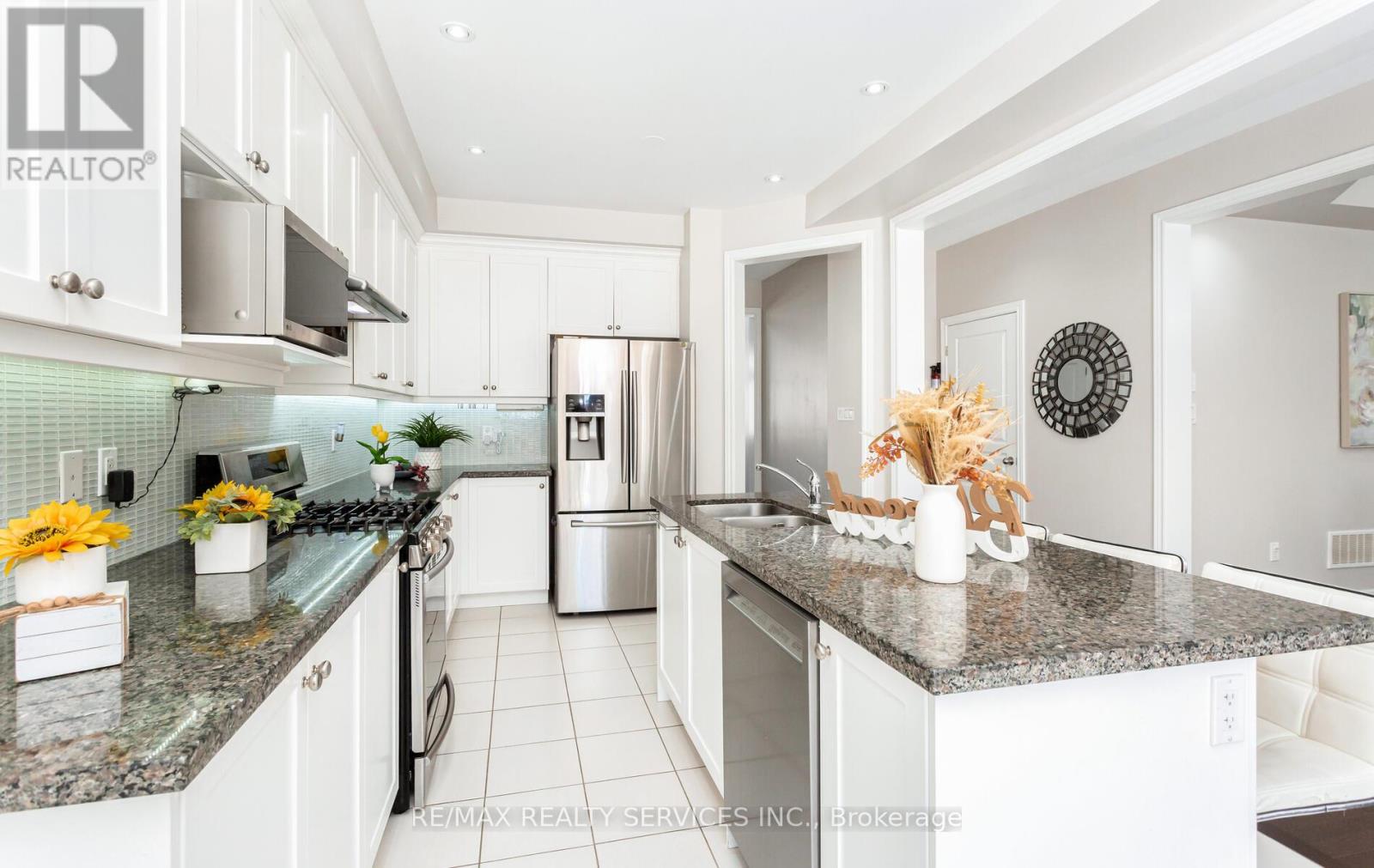 153 Algoma Drive, Vaughan, Ontario  L4H 4H1 - Photo 13 - N12183001