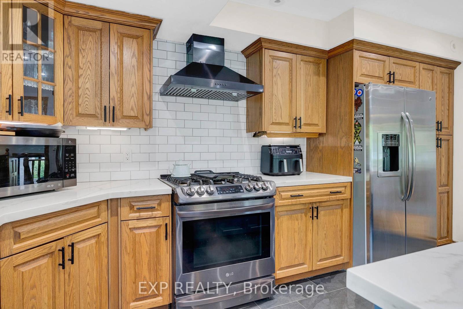 233 Sand Road, East Gwillimbury, Ontario  L9N 1K1 - Photo 12 - N12183033