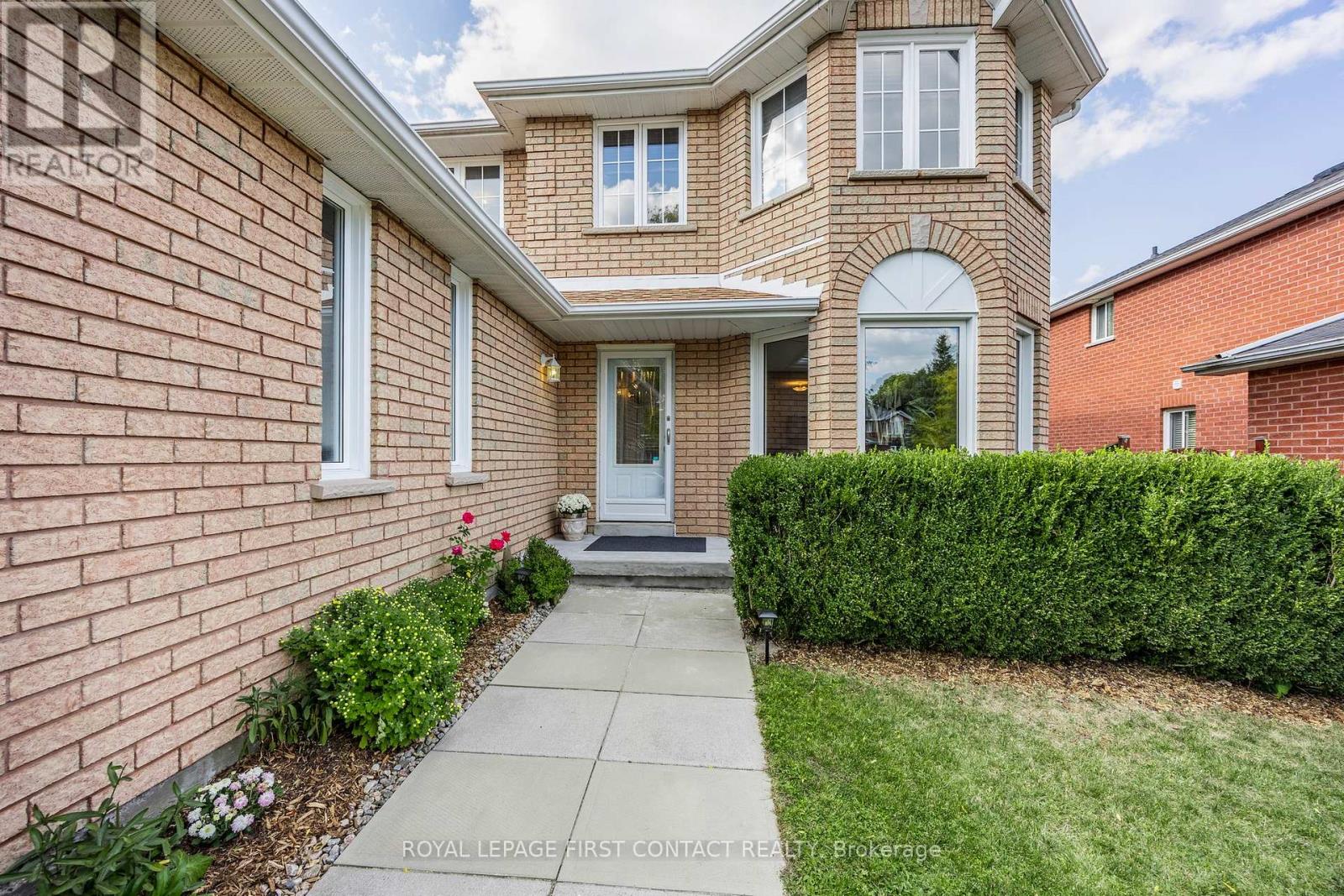 298 Livingstone Street W, Barrie, Ontario  L4N 7C2 - Photo 3 - S12183014