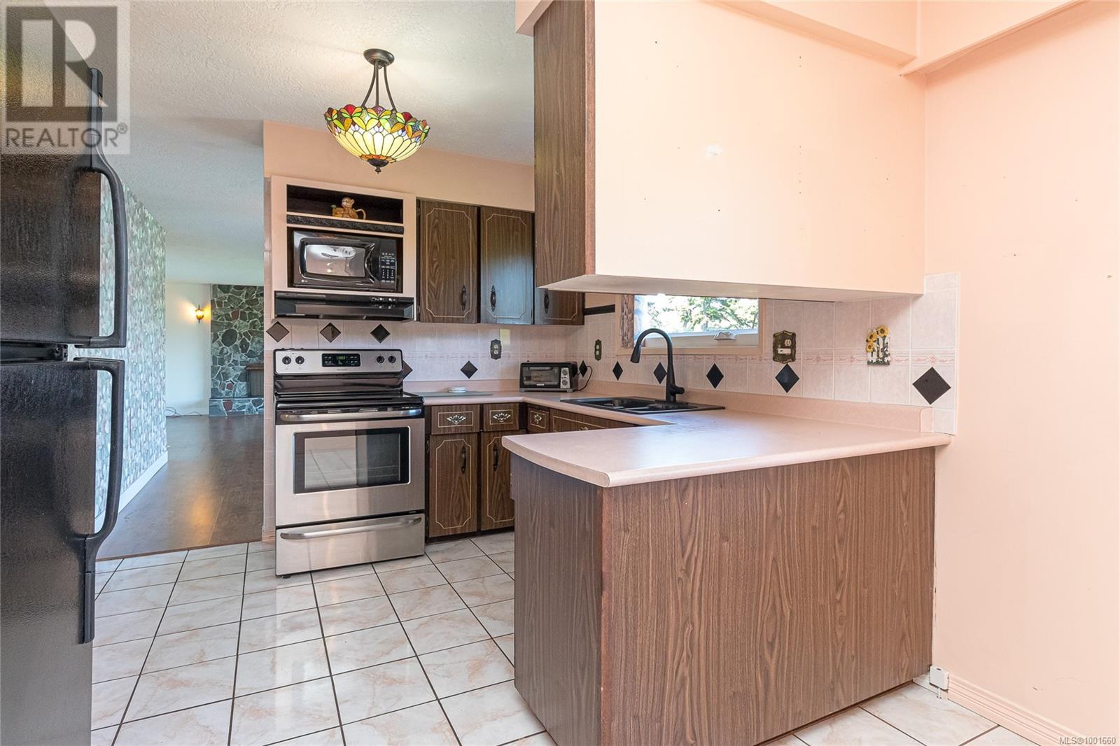 Property at 2910 Leigh Rd image 3