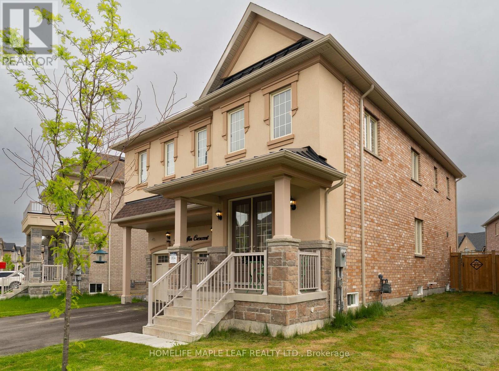 43 Puffin Crescent, Brampton, Ontario  L6R 4C3 - Photo 2 - W12183022