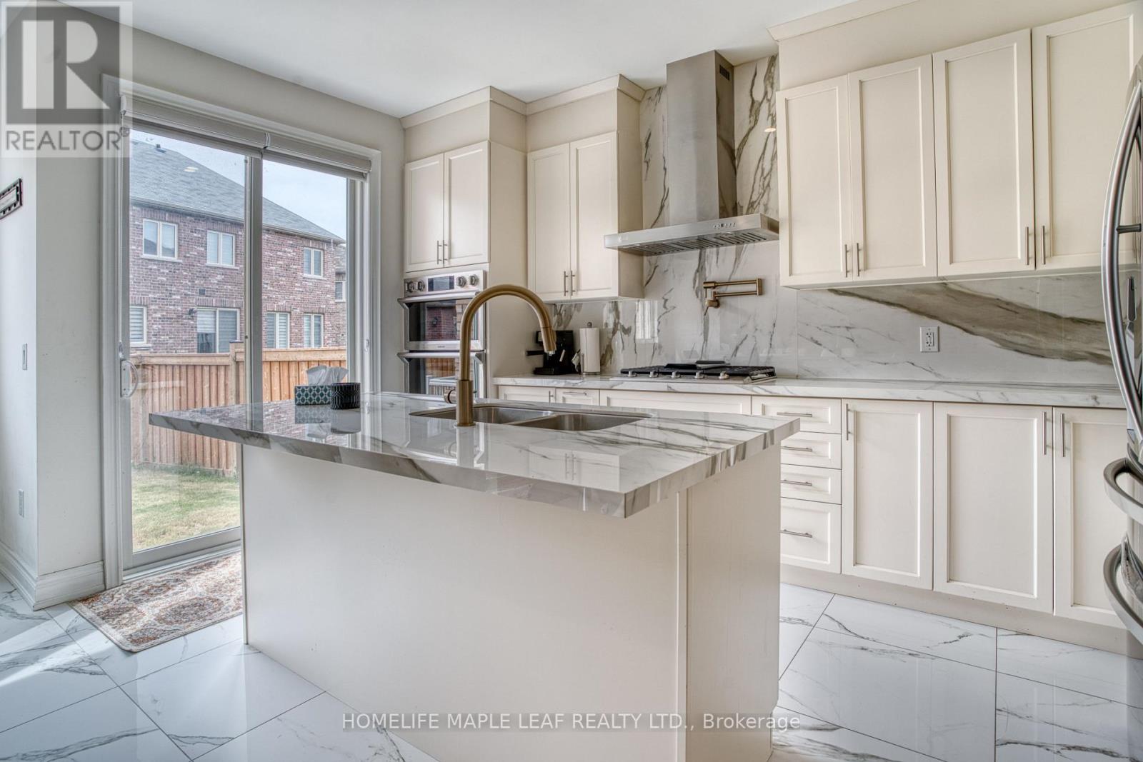 43 Puffin Crescent, Brampton, Ontario  L6R 4C3 - Photo 9 - W12183022