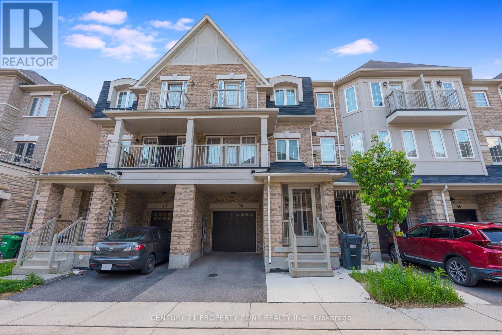 38 Miami Grove, Brampton, Ontario  L6Z 0H7 - Photo 2 - W12183039