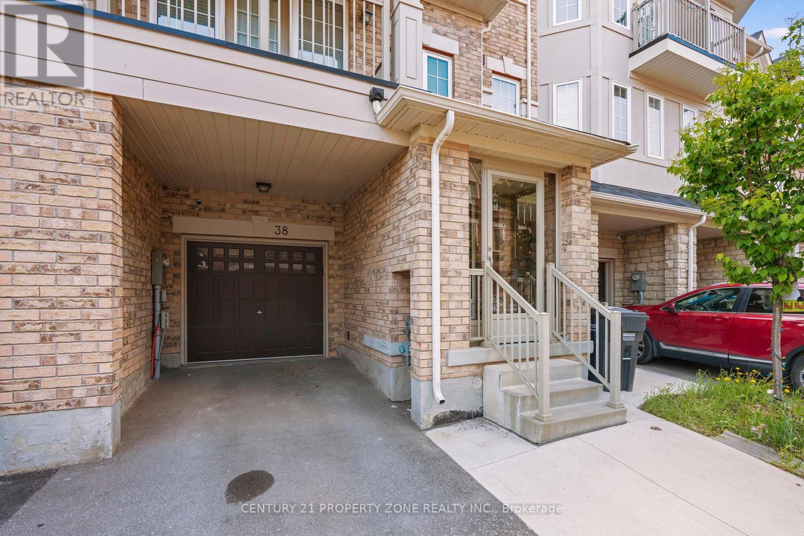 38 Miami Grove, Brampton, Ontario  L6Z 0H7 - Photo 3 - W12183039