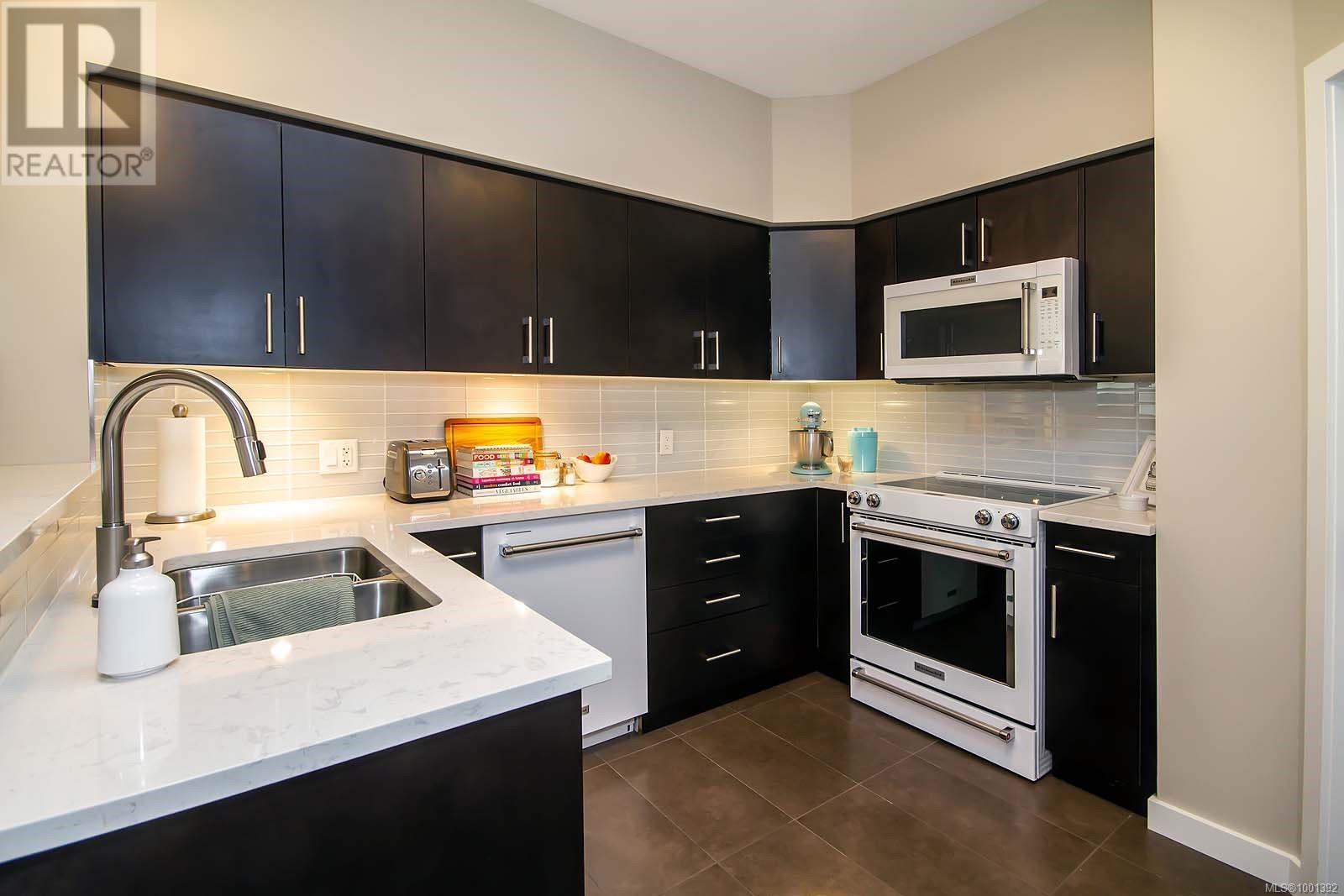 Property at 103 591 Latoria Rd image 4