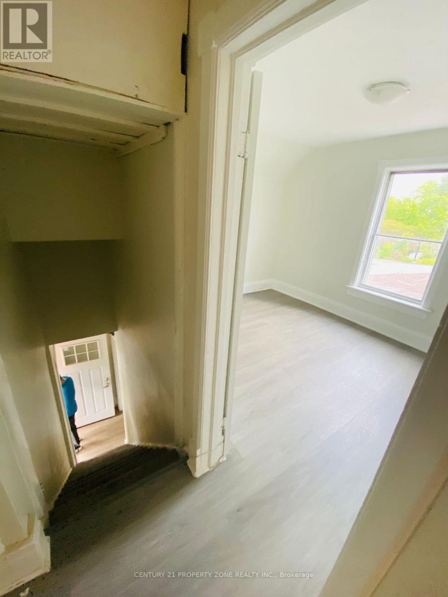 First Floor - 25 Peter Street, Kitchener, Ontario  N2G 3J5 - Photo 4 - X12182940