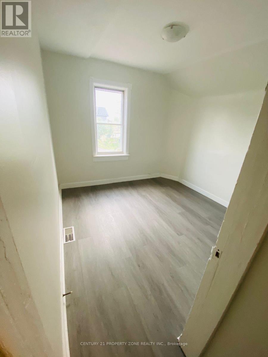 First Floor - 25 Peter Street, Kitchener, Ontario  N2G 3J5 - Photo 5 - X12182940