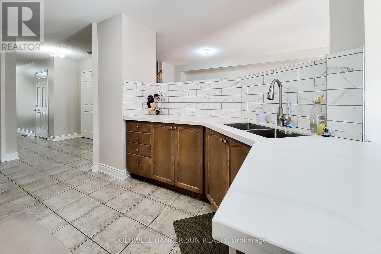112 Meadow Wood Crescent, Hamilton, Ontario  L8J 3Z8 - Photo 12 - X12182988