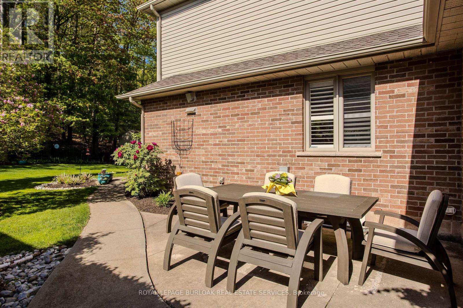 82 Terrace Drive, Grimsby, Ontario  L3M 1B5 - Photo 10 - X12182995