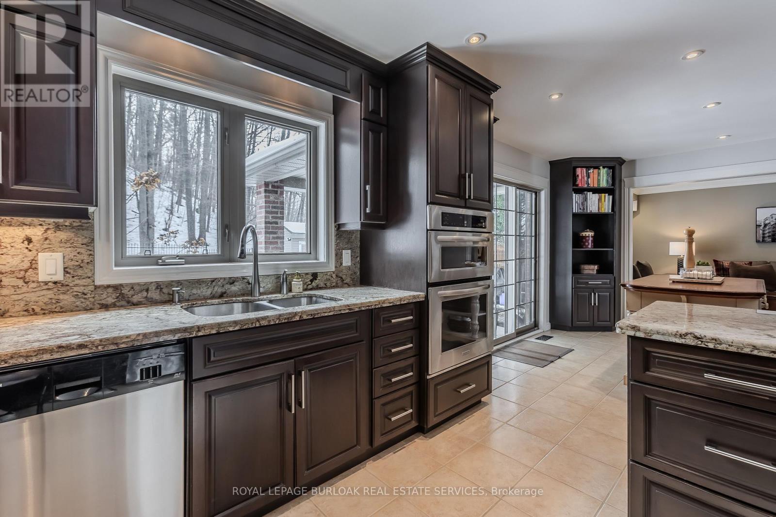 82 Terrace Drive, Grimsby, Ontario  L3M 1B5 - Photo 19 - X12182995