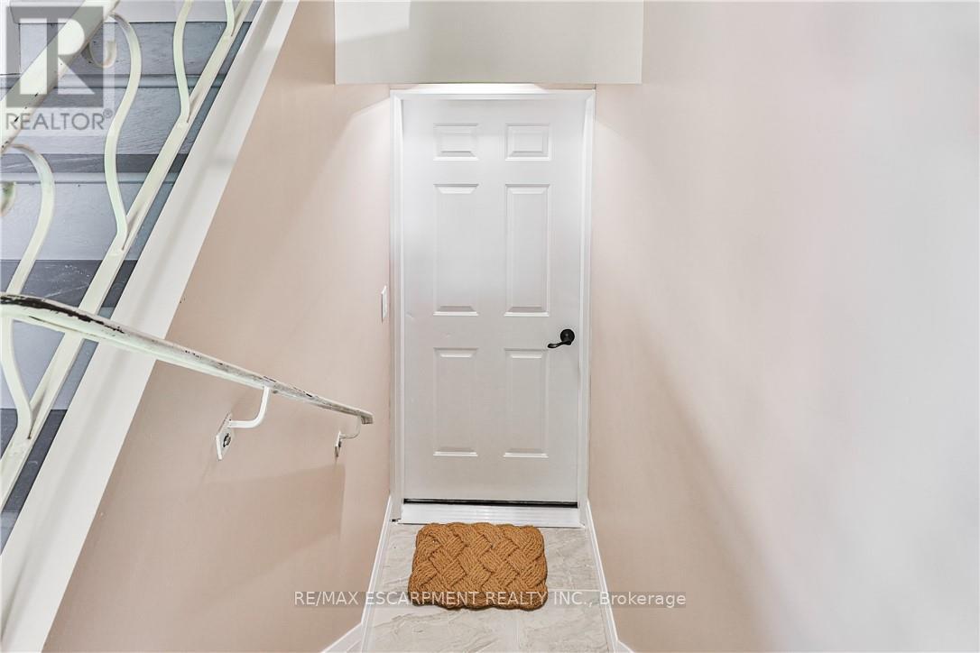 172 Hanover Place, Hamilton (Gershome), Ontario  L8K 5X6 - Photo 6 - X12183028
