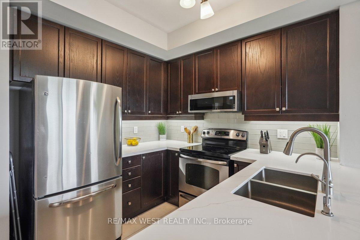 345 - 570 Lolita Gardens, Mississauga (Mississauga Valleys), Ontario  L5A 0A1 - Photo 2 - W12163799