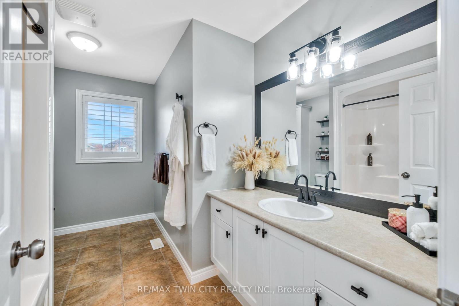 928 Manorbrook Court, Kitchener, Ontario  N2P 2Y2 - Photo 25 - X12127818