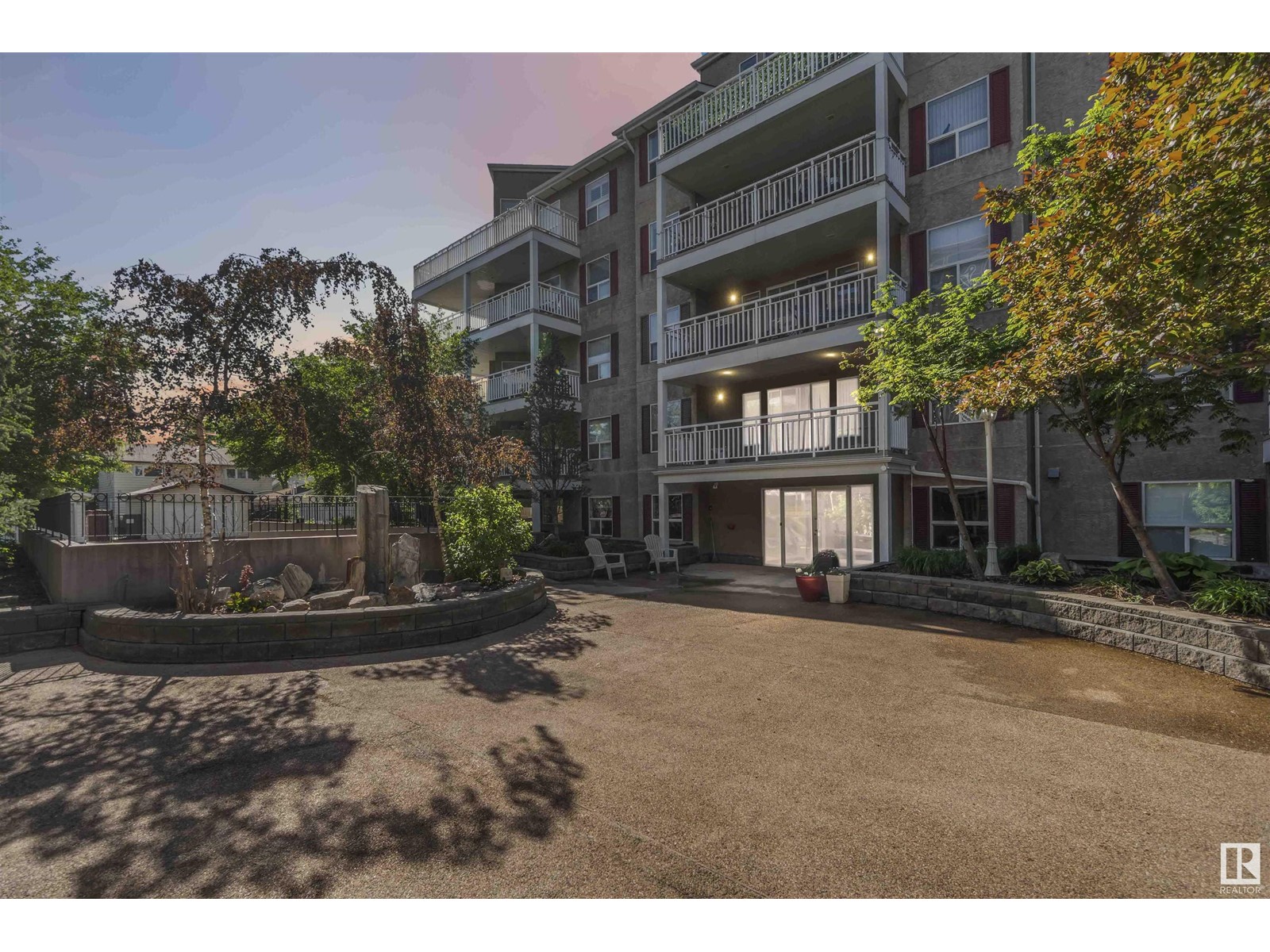 #207 10933 124 ST NW, Edmonton, Alberta