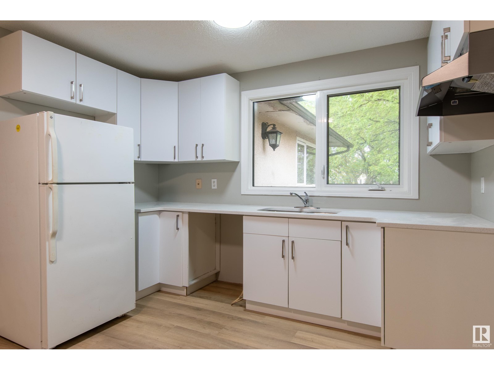 Property at 2103 67 ST NW image 5