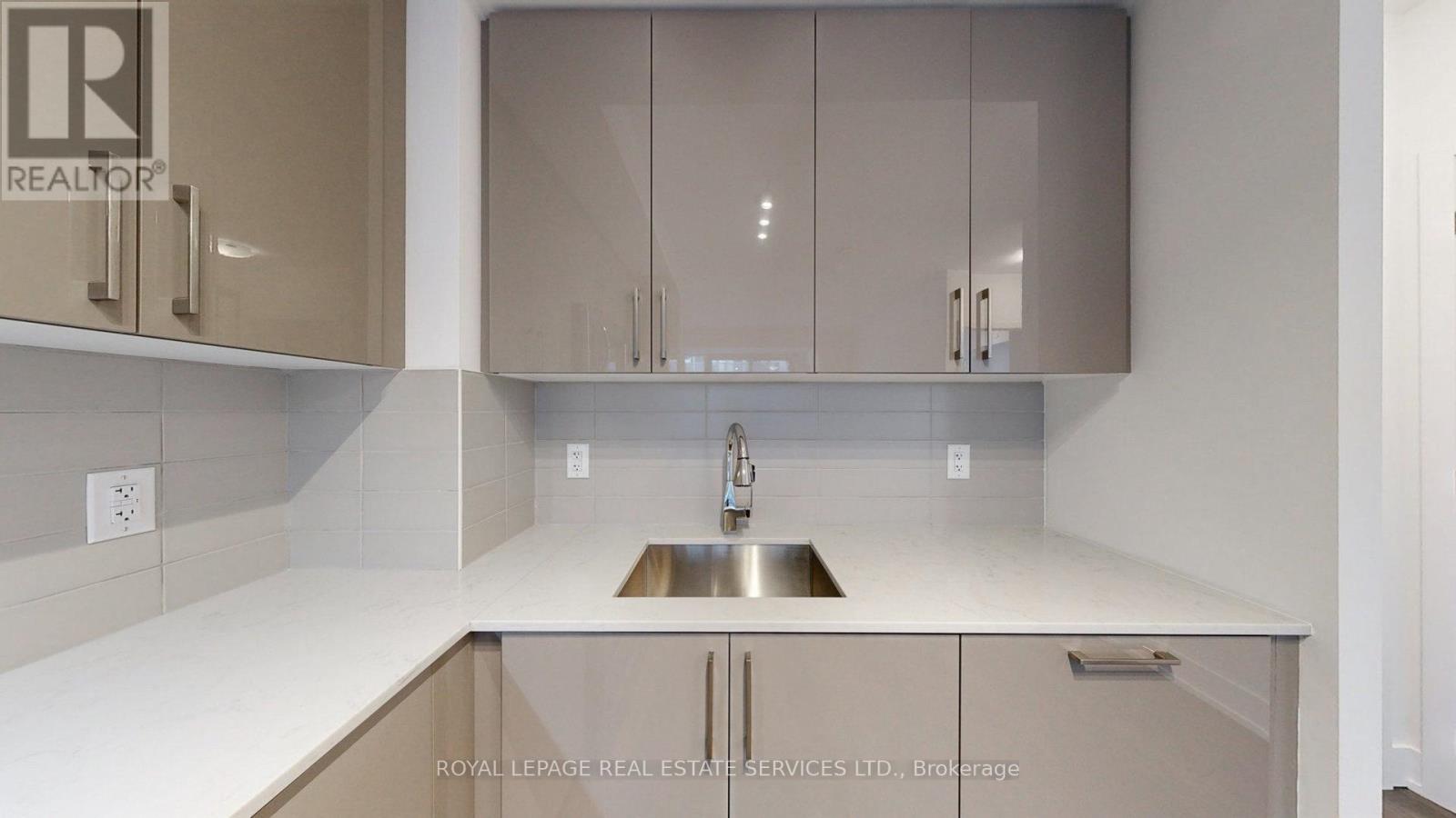 202 - 2450 Old Bronte Road, Oakville, Ontario  L6M 5P6 - Photo 5 - W12160356