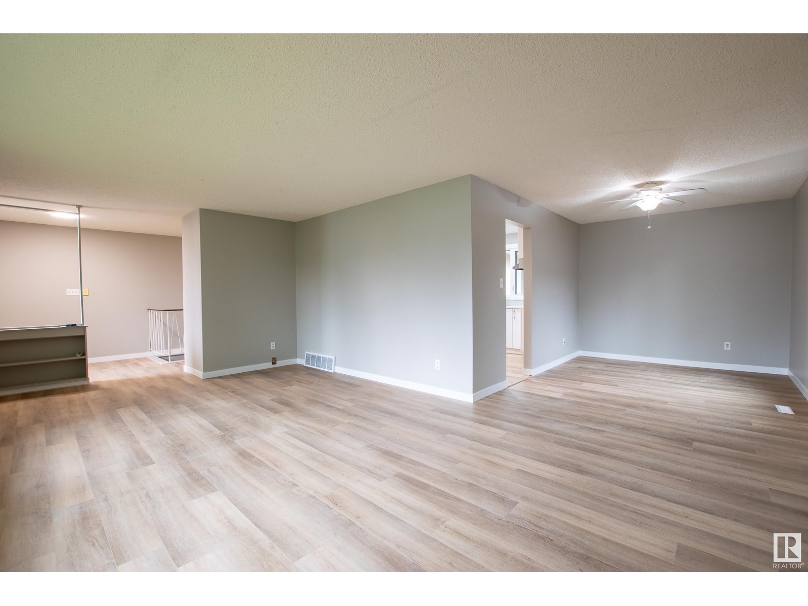Property at 2103 67 ST NW image 3