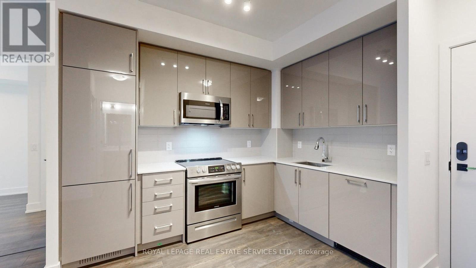 202 - 2450 Old Bronte Road, Oakville, Ontario  L6M 5P6 - Photo 3 - W12160356