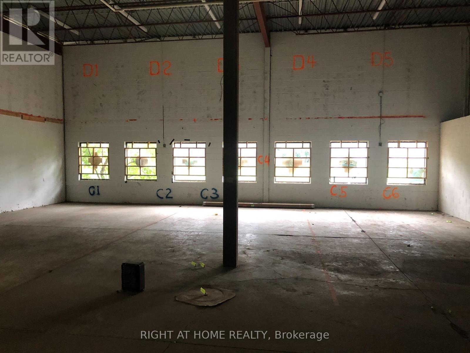 716 Industrial Avenue, Ottawa, Ontario  K1G 0Y9 - Photo 11 - X12183089