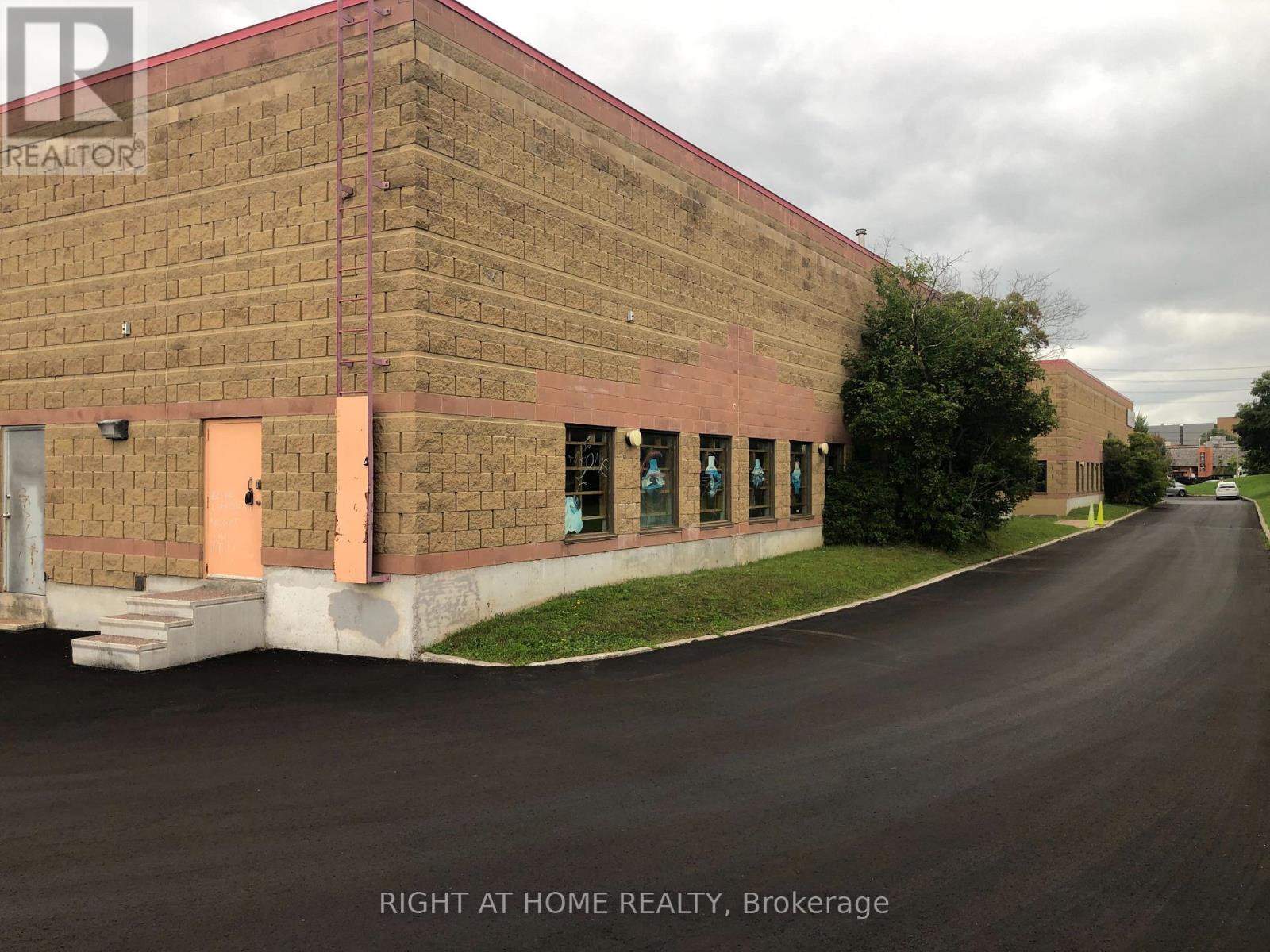 716 Industrial Avenue, Ottawa, Ontario  K1G 0Y9 - Photo 16 - X12183089