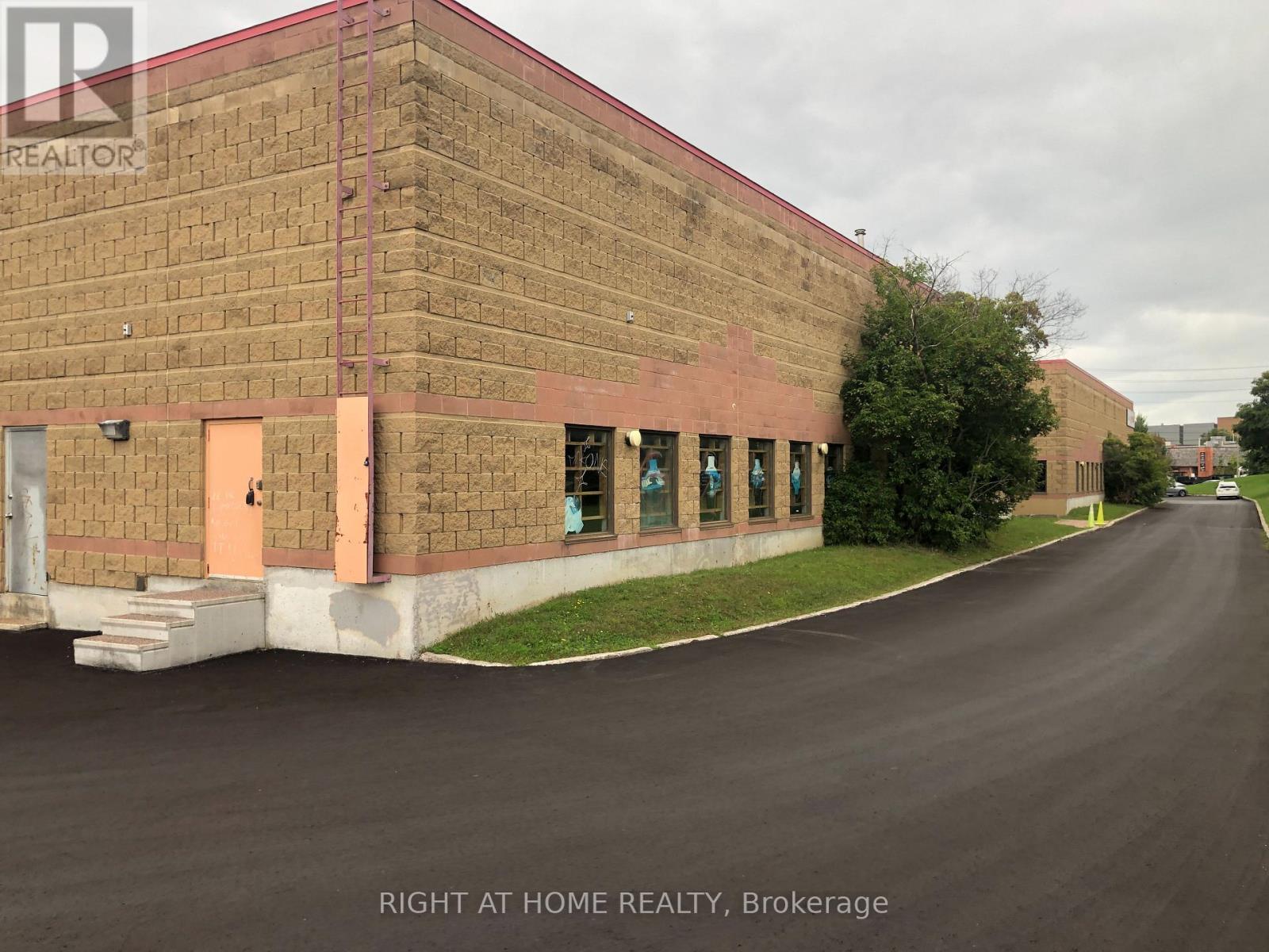 716 Industrial Avenue, Ottawa, Ontario  K1G 0Y9 - Photo 17 - X12183089