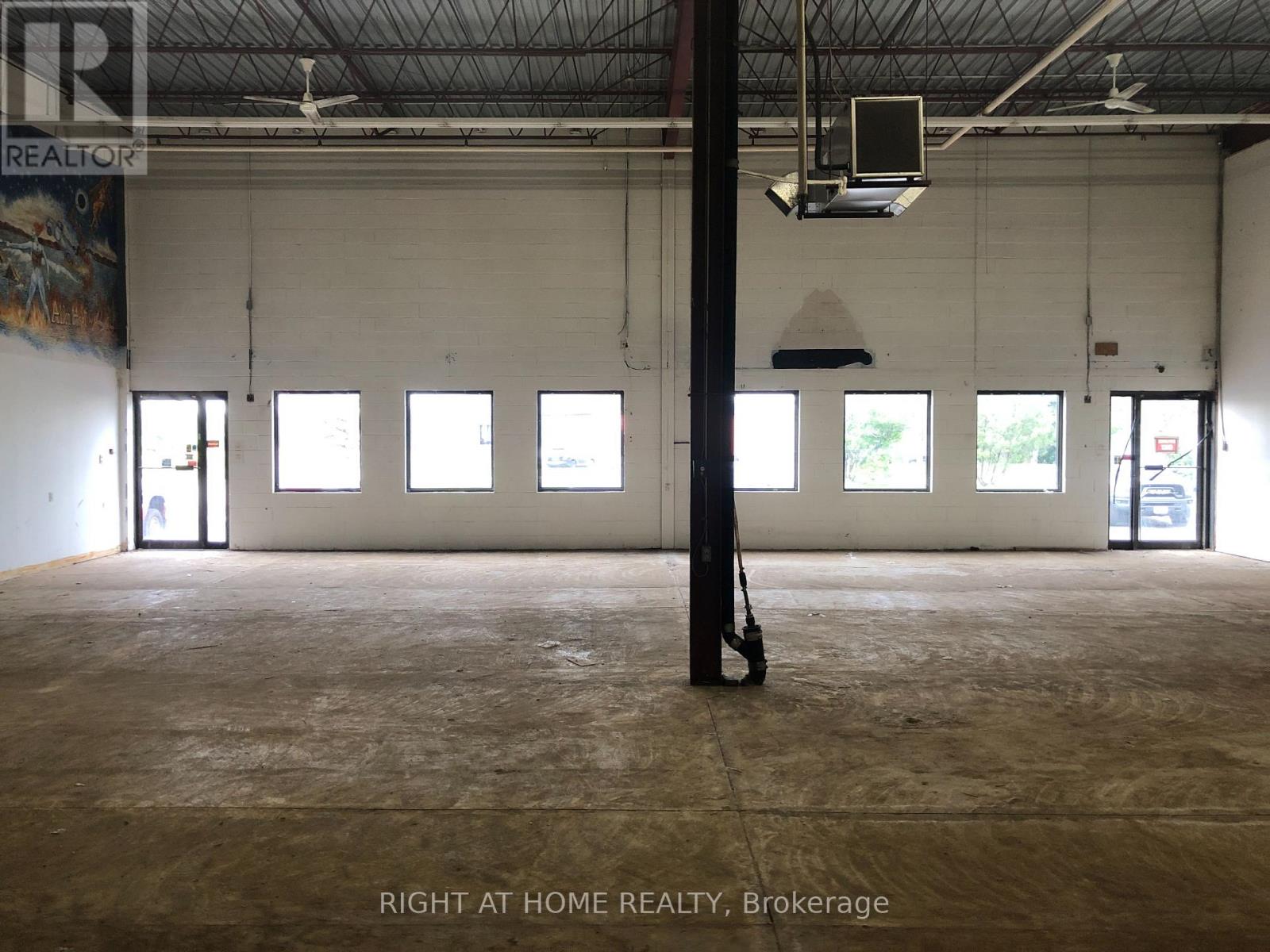 716 Industrial Avenue, Ottawa, Ontario  K1G 0Y9 - Photo 3 - X12183089