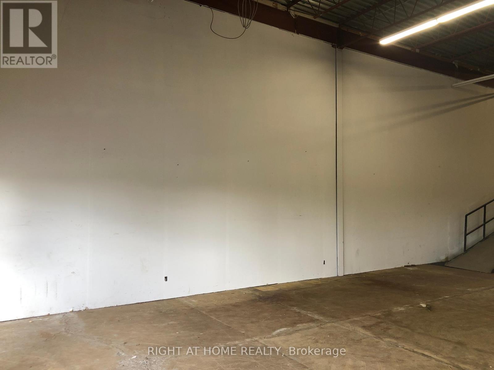 716 Industrial Avenue, Ottawa, Ontario  K1G 0Y9 - Photo 6 - X12183089